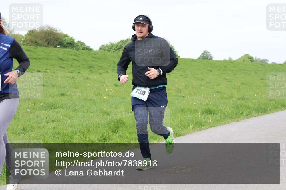 04.05.2025 - 8. Wedeler Halbmarathon Lena Gebhardt http://msf.ph/oto/7838918 04.05.2025 11:39:19 Laufen 738 meine-sportfotos.de