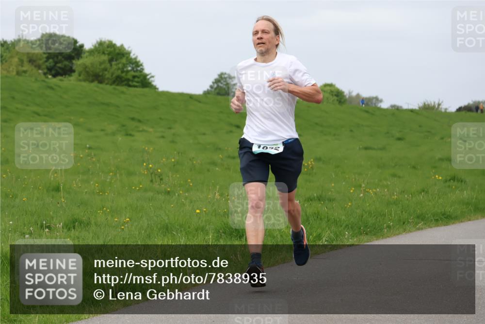 04.05.2025 - 8. Wedeler Halbmarathon Lena Gebhardt http://msf.ph/oto/7838935 04.05.2025 11:39:29 Laufen 1022 meine-sportfotos.de