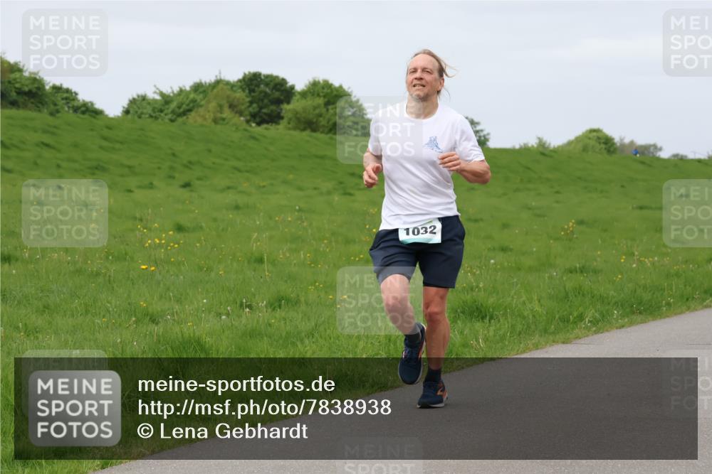 04.05.2025 - 8. Wedeler Halbmarathon Lena Gebhardt http://msf.ph/oto/7838938 04.05.2025 11:39:30 Laufen 1032 meine-sportfotos.de