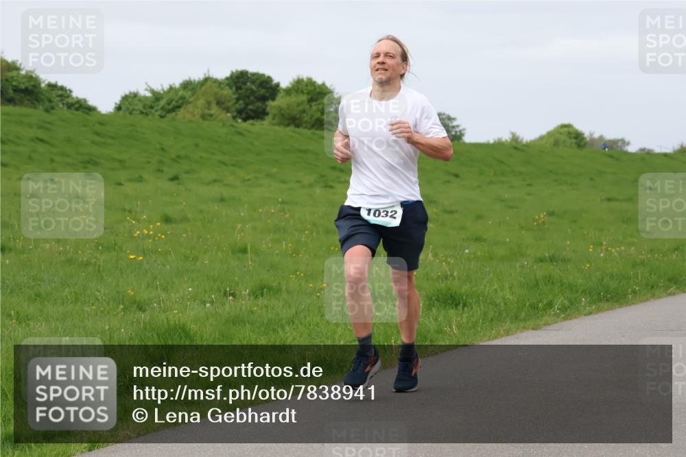 04.05.2025 - 8. Wedeler Halbmarathon Lena Gebhardt http://msf.ph/oto/7838941 04.05.2025 11:39:30 Laufen 1032 meine-sportfotos.de
