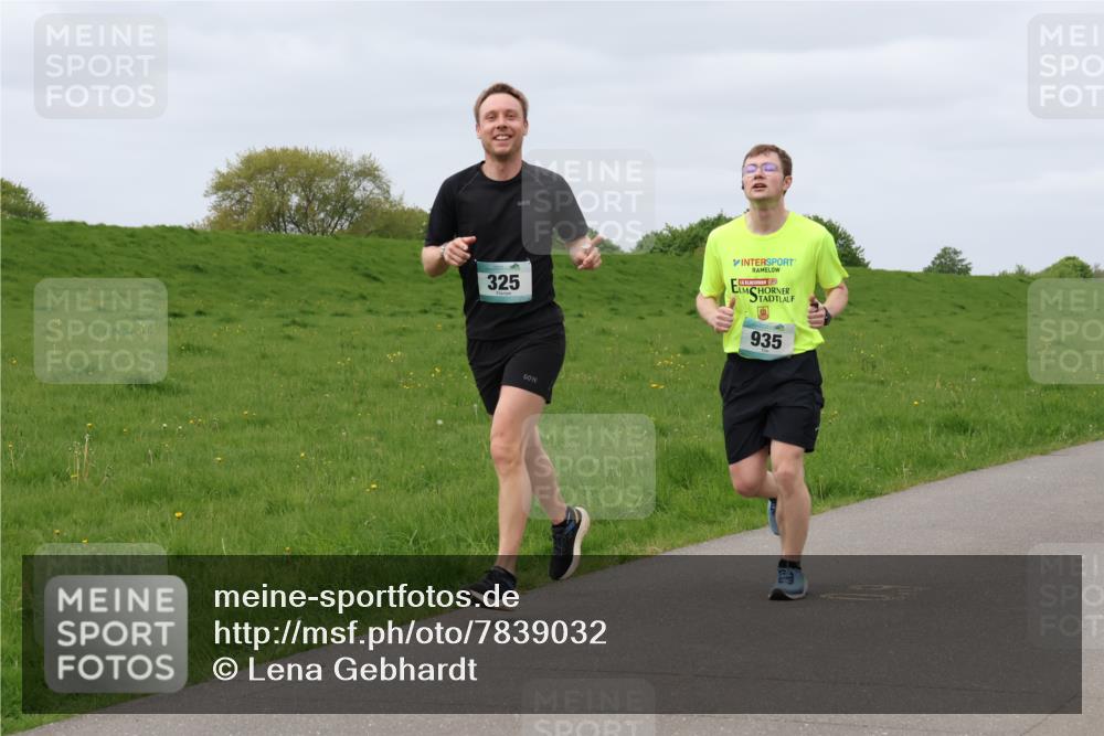04.05.2025 - 8. Wedeler Halbmarathon Lena Gebhardt http://msf.ph/oto/7839032 04.05.2025 11:39:54 Laufen 325, 935 meine-sportfotos.de