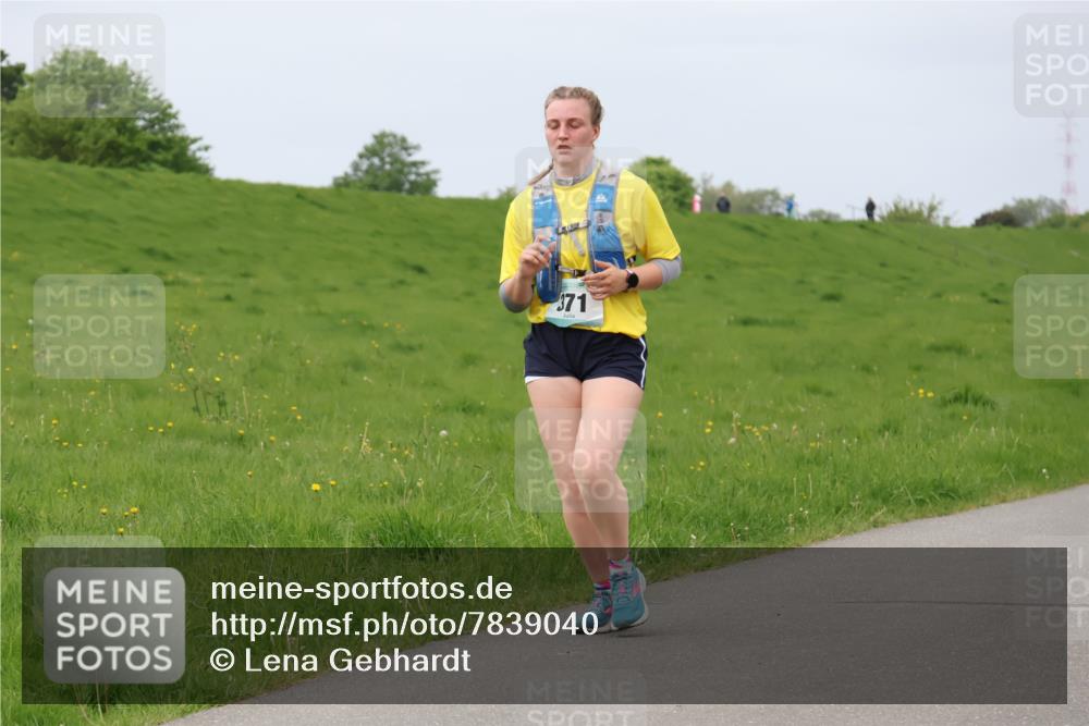 04.05.2025 - 8. Wedeler Halbmarathon Lena Gebhardt http://msf.ph/oto/7839040 04.05.2025 11:40:14 Laufen 371 meine-sportfotos.de