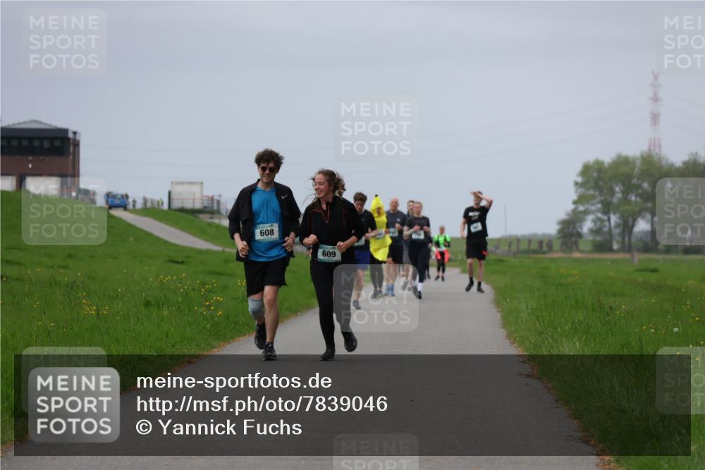 04.05.2025 - 8. Wedeler Halbmarathon Yannick Fuchs http://msf.ph/oto/7839046 04.05.2025 12:04:13 Laufen 608, 609 meine-sportfotos.de