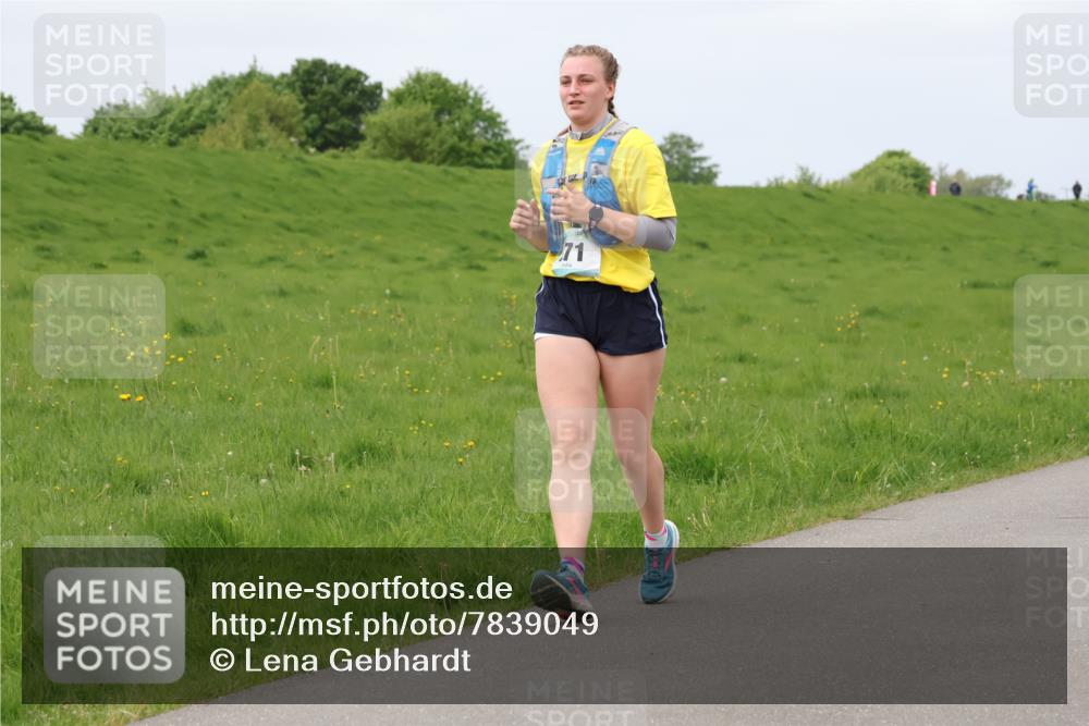 04.05.2025 - 8. Wedeler Halbmarathon Lena Gebhardt http://msf.ph/oto/7839049 04.05.2025 11:40:15 Laufen 71 meine-sportfotos.de