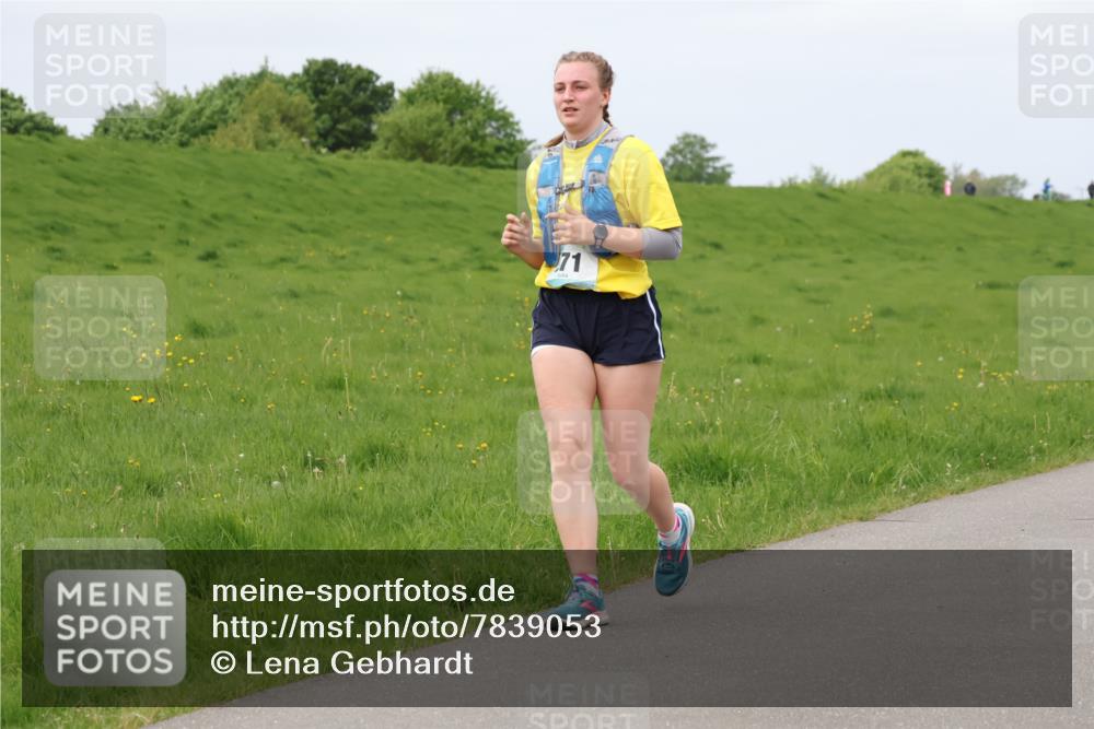 04.05.2025 - 8. Wedeler Halbmarathon Lena Gebhardt http://msf.ph/oto/7839053 04.05.2025 11:40:15 Laufen 71 meine-sportfotos.de