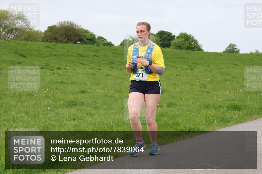 04.05.2025 - 8. Wedeler Halbmarathon Lena Gebhardt http://msf.ph/oto/7839064 04.05.2025 11:40:17 Laufen 371 meine-sportfotos.de