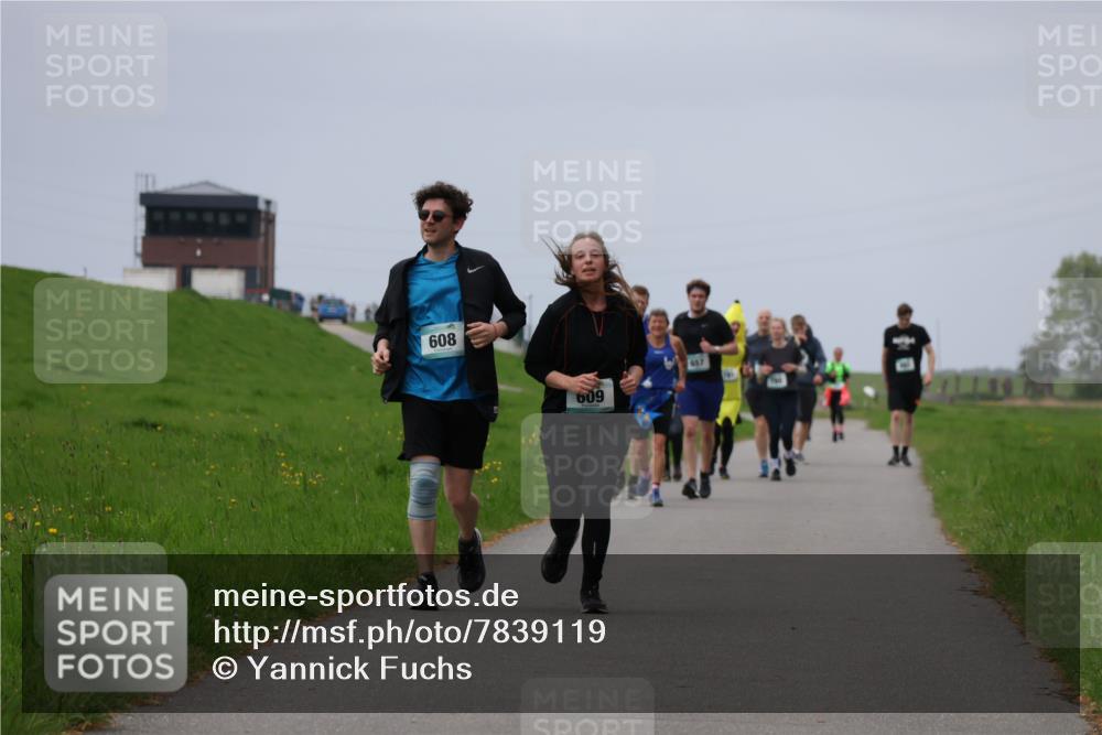 04.05.2025 - 8. Wedeler Halbmarathon Yannick Fuchs http://msf.ph/oto/7839119 04.05.2025 12:04:16 Laufen 608, 609, 657 meine-sportfotos.de