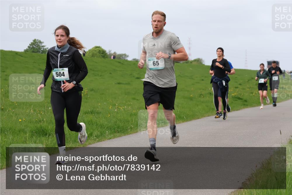 04.05.2025 - 8. Wedeler Halbmarathon Lena Gebhardt http://msf.ph/oto/7839142 04.05.2025 11:41:07 Laufen 504, 65, 872, 64 meine-sportfotos.de