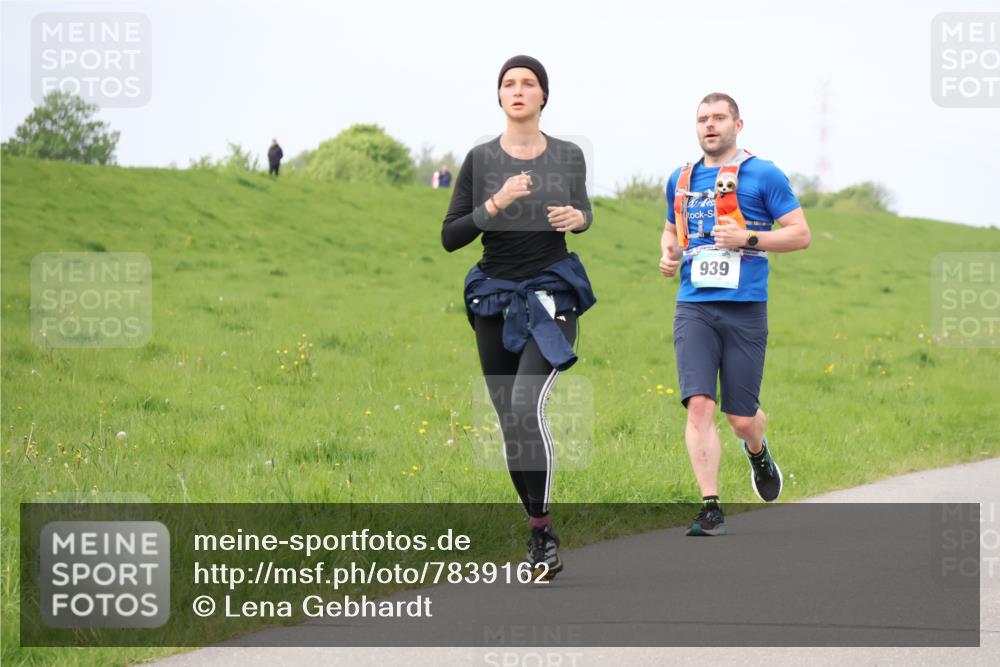 04.05.2025 - 8. Wedeler Halbmarathon Lena Gebhardt http://msf.ph/oto/7839162 04.05.2025 11:41:10 Laufen 939 meine-sportfotos.de
