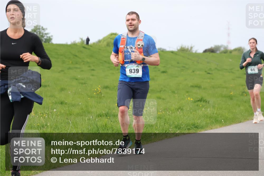 04.05.2025 - 8. Wedeler Halbmarathon Lena Gebhardt http://msf.ph/oto/7839174 04.05.2025 11:41:12 Laufen 939, 64 meine-sportfotos.de