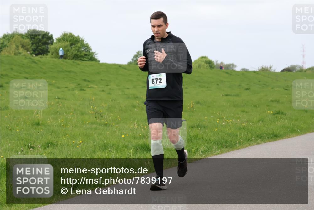 04.05.2025 - 8. Wedeler Halbmarathon Lena Gebhardt http://msf.ph/oto/7839197 04.05.2025 11:41:20 Laufen 10, 872 meine-sportfotos.de