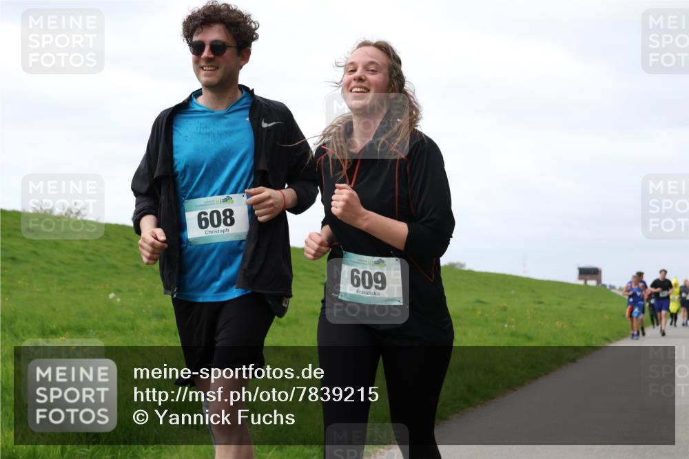 04.05.2025 - 8. Wedeler Halbmarathon Yannick Fuchs http://msf.ph/oto/7839215 04.05.2025 12:04:27 Laufen 608, 609 meine-sportfotos.de