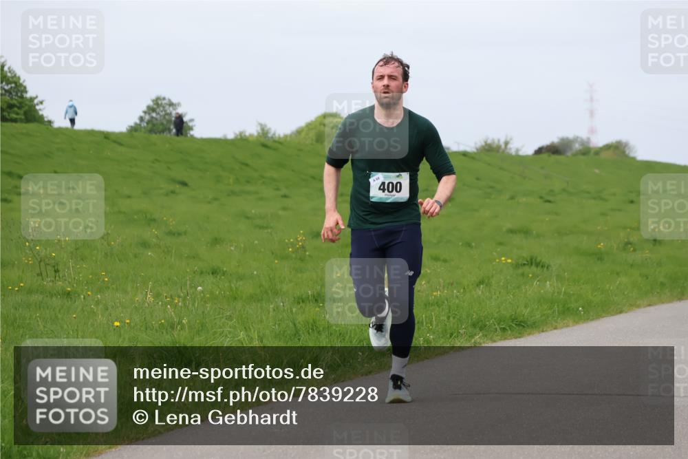 04.05.2025 - 8. Wedeler Halbmarathon Lena Gebhardt http://msf.ph/oto/7839228 04.05.2025 11:41:30 Laufen 68, 400 meine-sportfotos.de