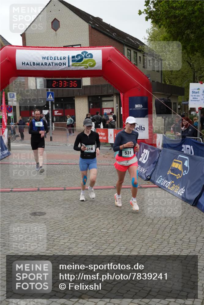 04.05.2025 - 8. Wedeler Halbmarathon Felixshl http://msf.ph/oto/7839241 04.05.2025 12:33:34 Ziel 53, 516, 531 meine-sportfotos.de