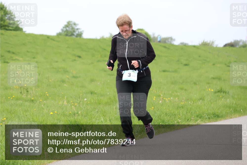 04.05.2025 - 8. Wedeler Halbmarathon Lena Gebhardt http://msf.ph/oto/7839244 04.05.2025 11:42:16 Laufen 3, 115 meine-sportfotos.de