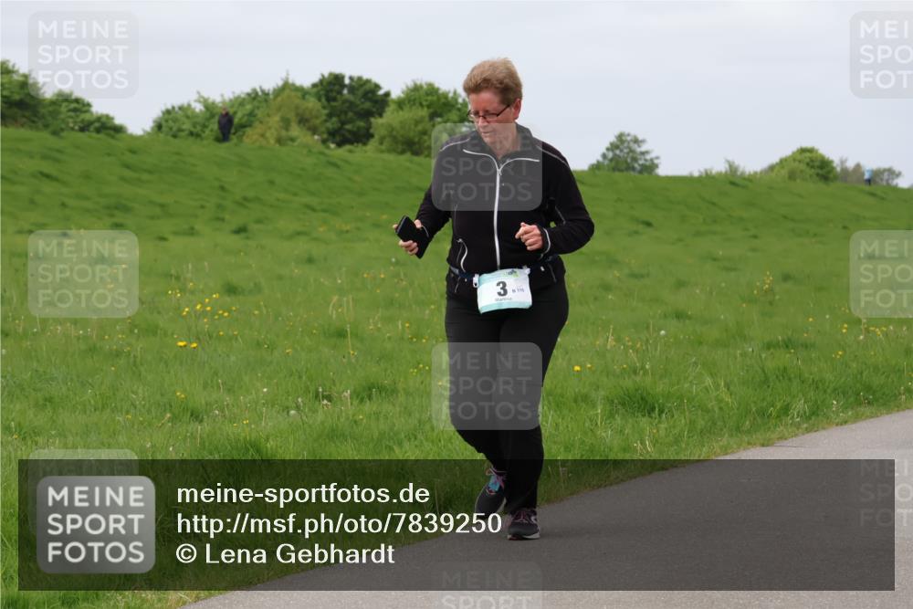 04.05.2025 - 8. Wedeler Halbmarathon Lena Gebhardt http://msf.ph/oto/7839250 04.05.2025 11:42:18 Laufen 3, 115 meine-sportfotos.de