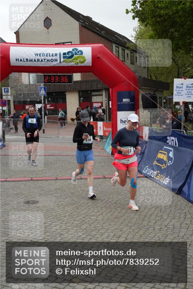 04.05.2025 - 8. Wedeler Halbmarathon Felixshl http://msf.ph/oto/7839252 04.05.2025 12:33:34 Ziel 53, 516, 531 meine-sportfotos.de