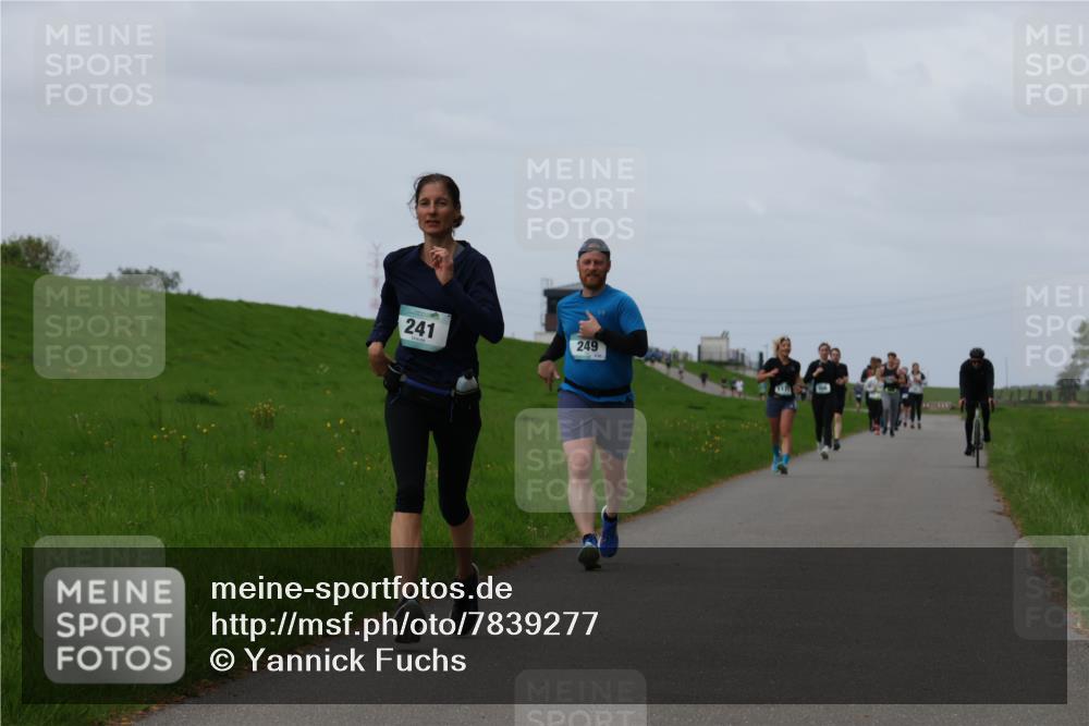 04.05.2025 - 8. Wedeler Halbmarathon Yannick Fuchs http://msf.ph/oto/7839277 04.05.2025 11:47:16 Laufen 241, 249 meine-sportfotos.de
