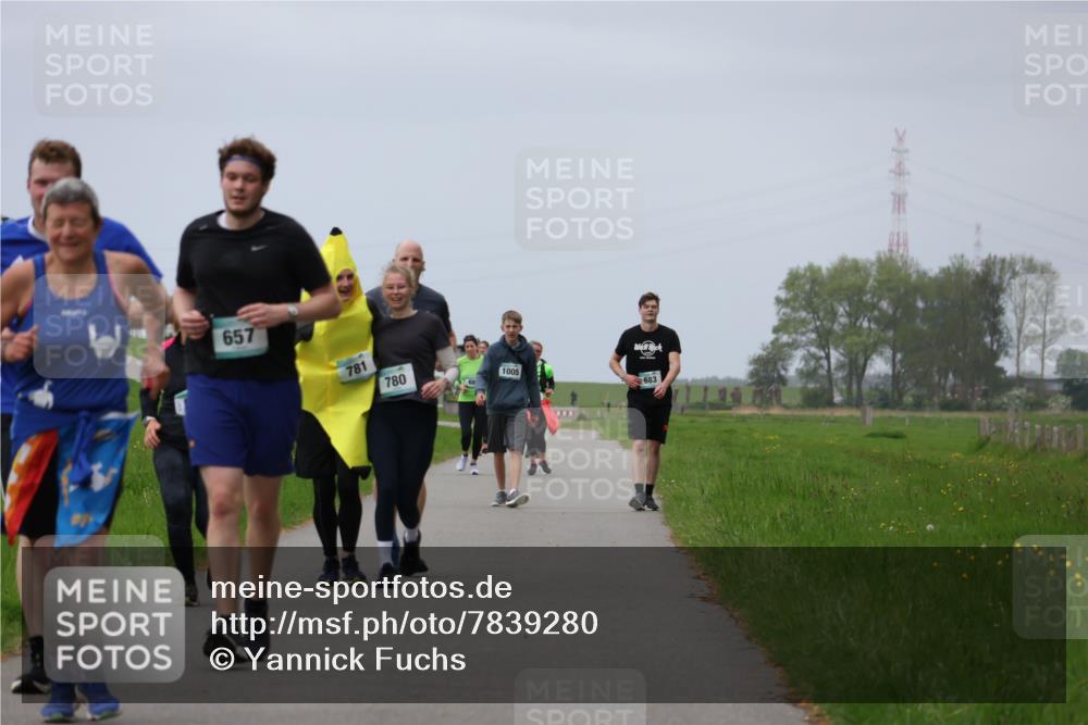 04.05.2025 - 8. Wedeler Halbmarathon Yannick Fuchs http://msf.ph/oto/7839280 04.05.2025 12:04:31 Laufen 657, 781, 780, 14 meine-sportfotos.de