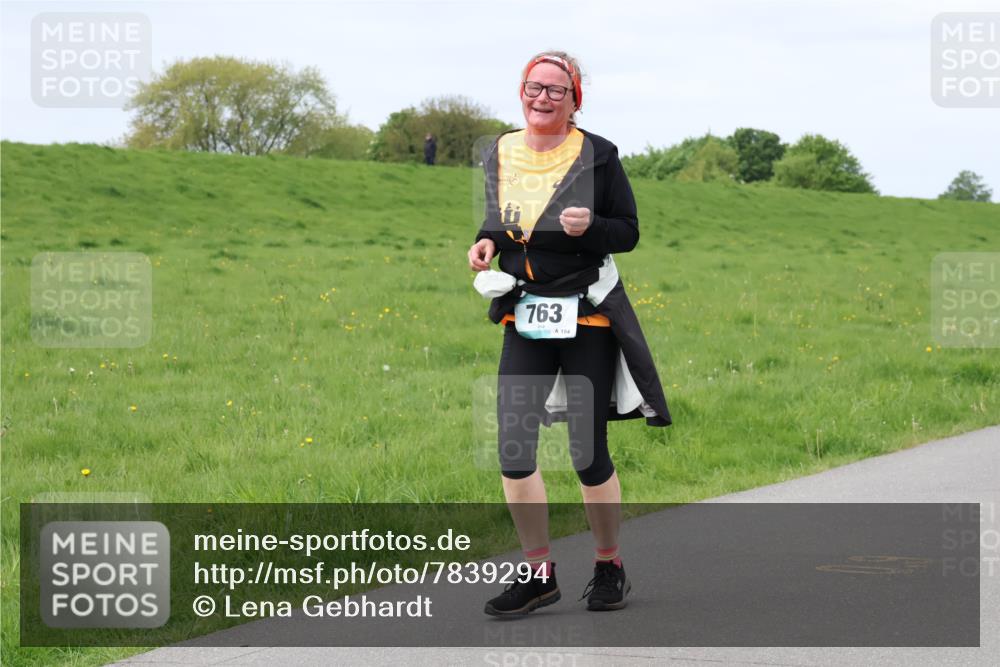 04.05.2025 - 8. Wedeler Halbmarathon Lena Gebhardt http://msf.ph/oto/7839294 04.05.2025 11:42:39 Laufen 763 meine-sportfotos.de