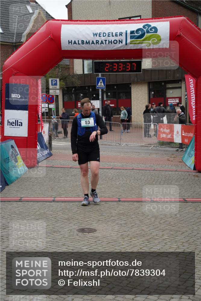 04.05.2025 - 8. Wedeler Halbmarathon Felixshl http://msf.ph/oto/7839304 04.05.2025 12:33:35 Ziel 53, 516, 531 meine-sportfotos.de