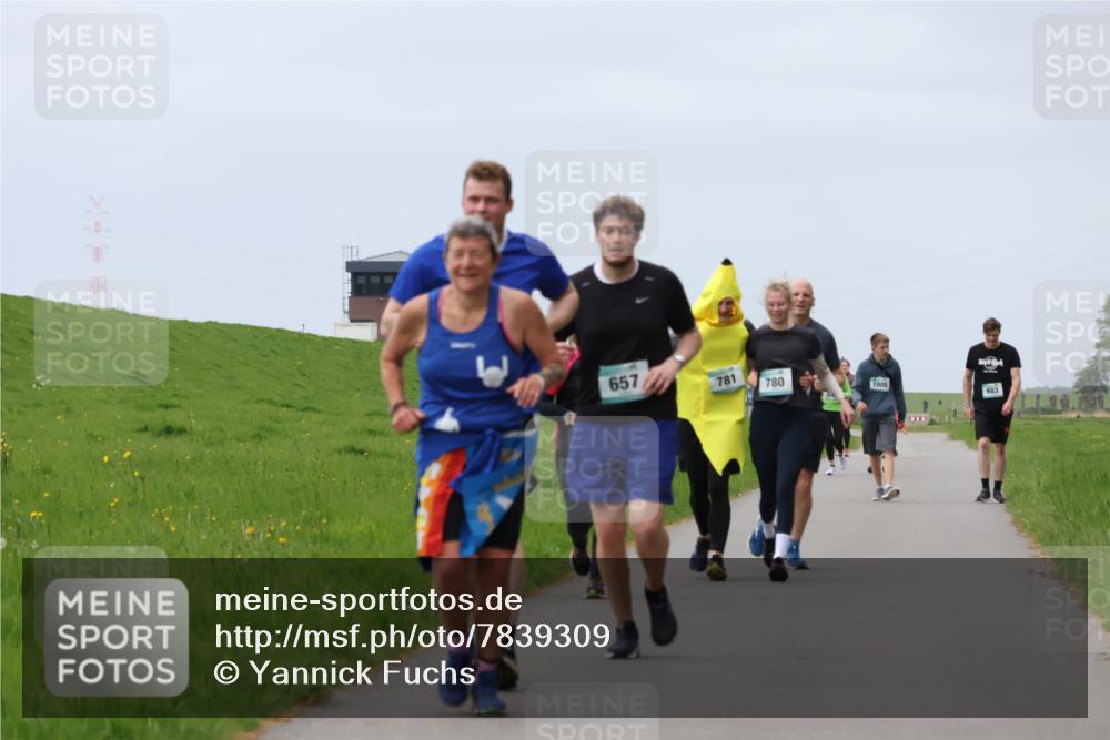 04.05.2025 - 8. Wedeler Halbmarathon Yannick Fuchs http://msf.ph/oto/7839309 04.05.2025 12:04:32 Laufen 657, 781, 780, 683 meine-sportfotos.de