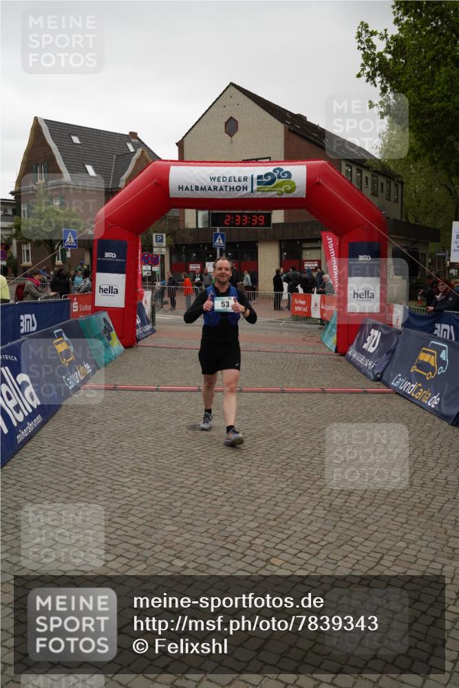 04.05.2025 - 8. Wedeler Halbmarathon Felixshl http://msf.ph/oto/7839343 04.05.2025 12:33:36 Ziel 53, 516, 531 meine-sportfotos.de