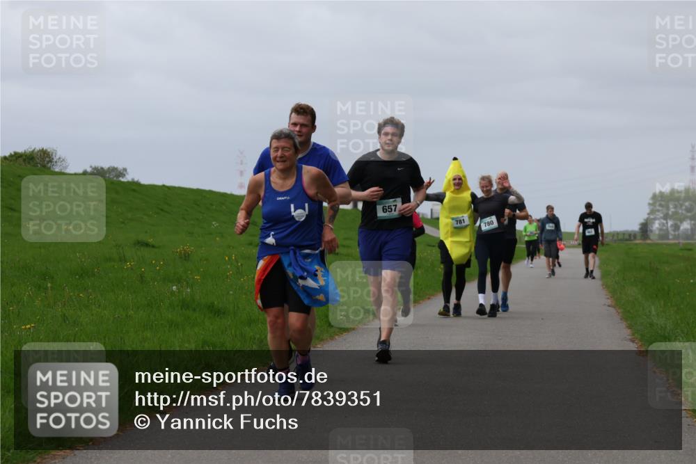 04.05.2025 - 8. Wedeler Halbmarathon Yannick Fuchs http://msf.ph/oto/7839351 04.05.2025 12:04:34 Laufen 657, 781, 780, 1784 meine-sportfotos.de