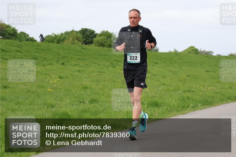 04.05.2025 - 8. Wedeler Halbmarathon Lena Gebhardt http://msf.ph/oto/7839360 04.05.2025 11:43:05 Laufen 222 meine-sportfotos.de