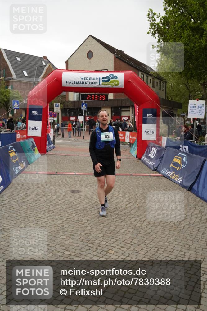 04.05.2025 - 8. Wedeler Halbmarathon Felixshl http://msf.ph/oto/7839388 04.05.2025 12:33:37 Ziel 53, 516, 531 meine-sportfotos.de