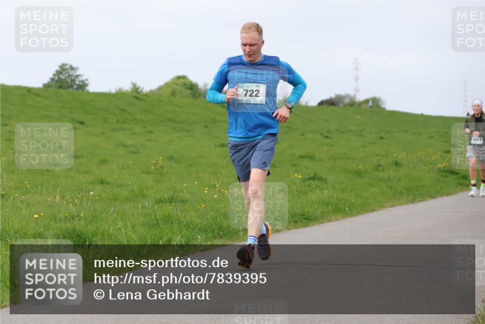 04.05.2025 - 8. Wedeler Halbmarathon Lena Gebhardt http://msf.ph/oto/7839395 04.05.2025 11:43:31 Laufen 722, 1013 meine-sportfotos.de