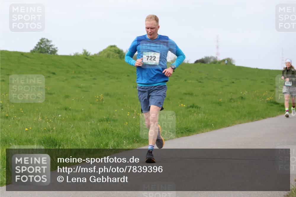 04.05.2025 - 8. Wedeler Halbmarathon Lena Gebhardt http://msf.ph/oto/7839396 04.05.2025 11:43:31 Laufen 722, 1013 meine-sportfotos.de