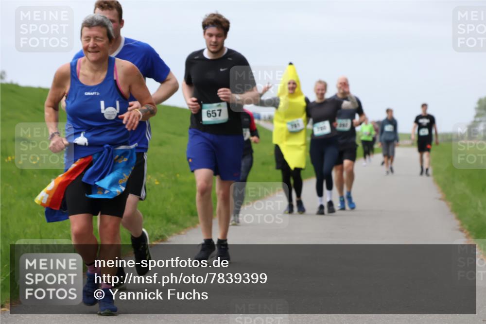 04.05.2025 - 8. Wedeler Halbmarathon Yannick Fuchs http://msf.ph/oto/7839399 04.05.2025 12:04:35 Laufen 657 meine-sportfotos.de