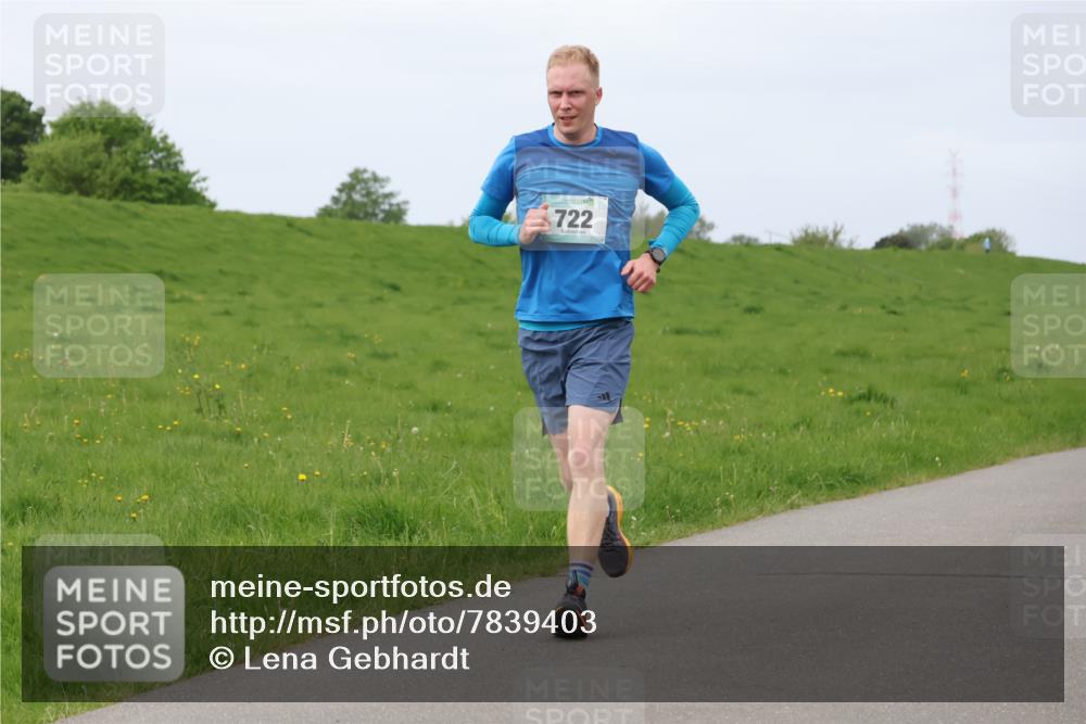 04.05.2025 - 8. Wedeler Halbmarathon Lena Gebhardt http://msf.ph/oto/7839403 04.05.2025 11:43:32 Laufen 722 meine-sportfotos.de