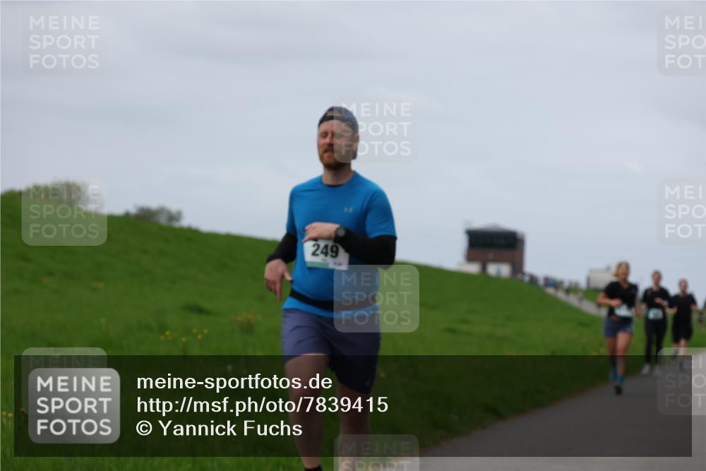 04.05.2025 - 8. Wedeler Halbmarathon Yannick Fuchs http://msf.ph/oto/7839415 04.05.2025 11:47:19 Laufen 249 meine-sportfotos.de