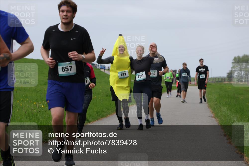 04.05.2025 - 8. Wedeler Halbmarathon Yannick Fuchs http://msf.ph/oto/7839428 04.05.2025 12:04:36 Laufen 657, 781, 780, 282 meine-sportfotos.de