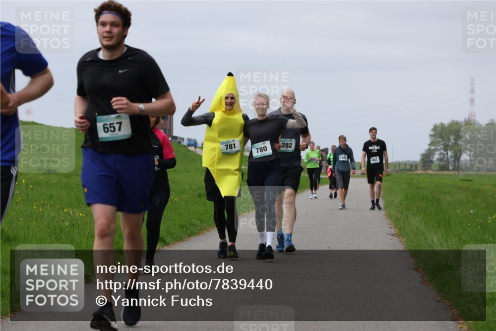 04.05.2025 - 8. Wedeler Halbmarathon Yannick Fuchs http://msf.ph/oto/7839440 04.05.2025 12:04:36 Laufen 657, 781, 780, 282, 1005, 683 meine-sportfotos.de