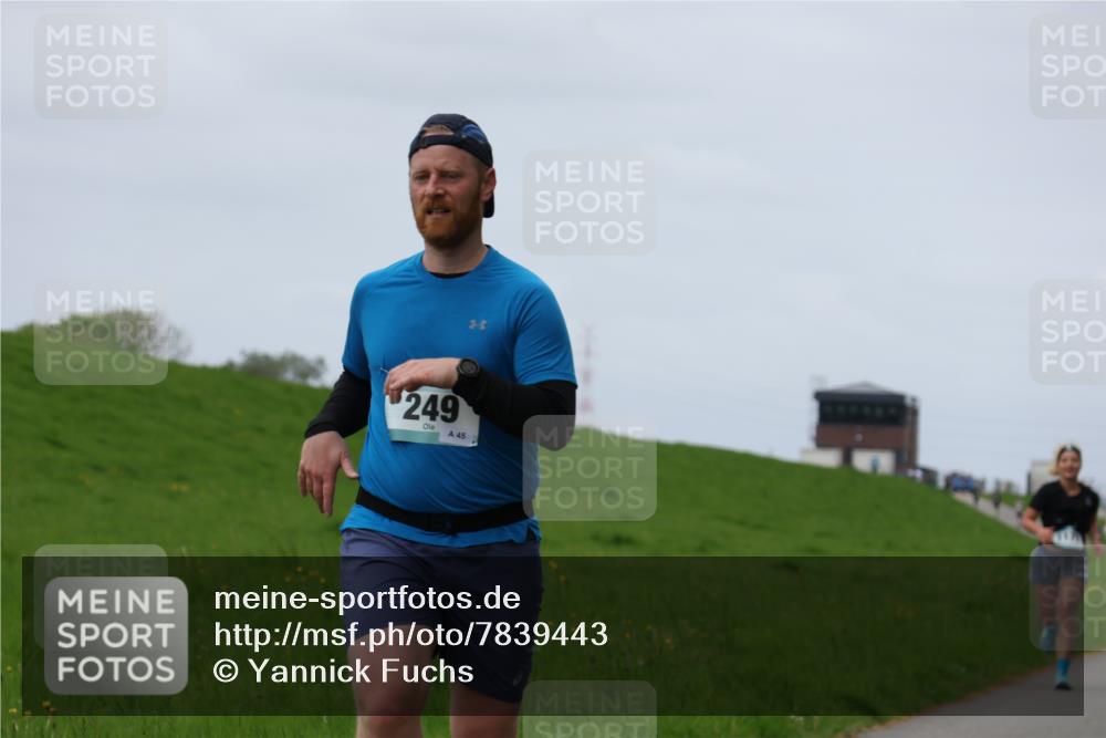 04.05.2025 - 8. Wedeler Halbmarathon Yannick Fuchs http://msf.ph/oto/7839443 04.05.2025 11:47:19 Laufen 249, 45 meine-sportfotos.de