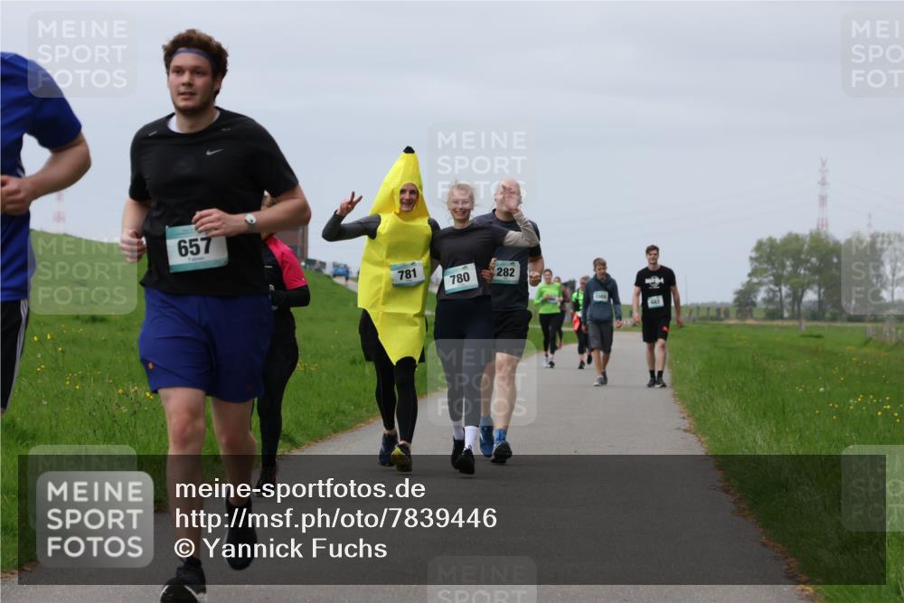 04.05.2025 - 8. Wedeler Halbmarathon Yannick Fuchs http://msf.ph/oto/7839446 04.05.2025 12:04:36 Laufen 657, 781, 780, 282, 1005, 683 meine-sportfotos.de