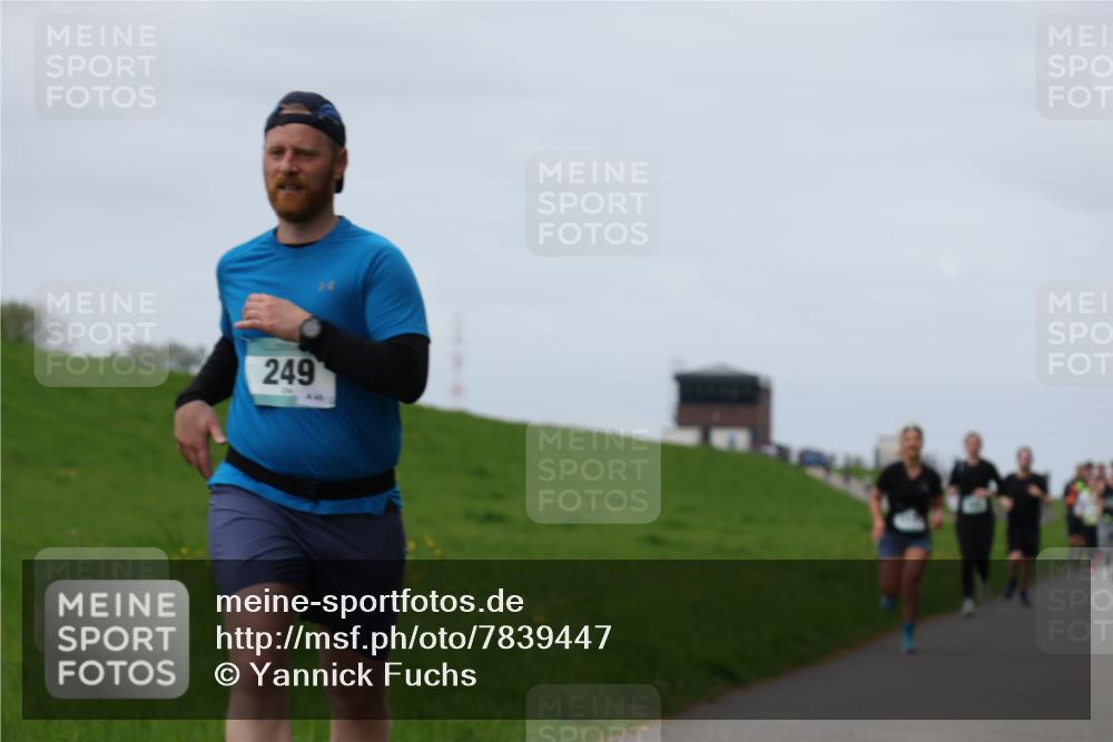 04.05.2025 - 8. Wedeler Halbmarathon Yannick Fuchs http://msf.ph/oto/7839447 04.05.2025 11:47:19 Laufen 249 meine-sportfotos.de
