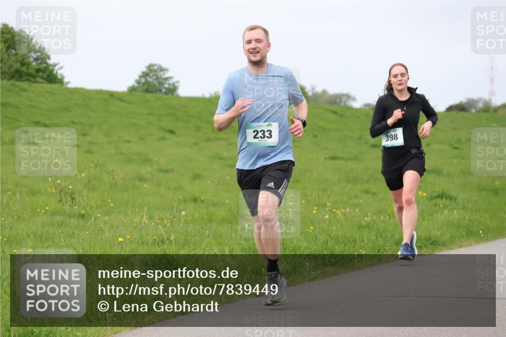 04.05.2025 - 8. Wedeler Halbmarathon Lena Gebhardt http://msf.ph/oto/7839449 04.05.2025 11:43:45 Laufen 233, 398 meine-sportfotos.de