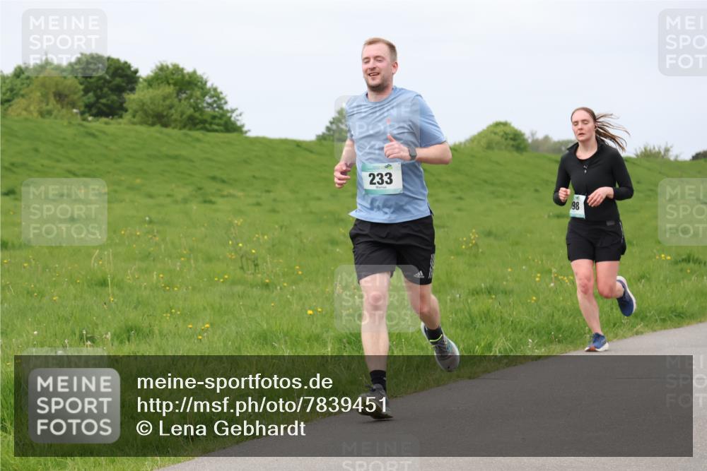 04.05.2025 - 8. Wedeler Halbmarathon Lena Gebhardt http://msf.ph/oto/7839451 04.05.2025 11:43:45 Laufen 233, 98 meine-sportfotos.de