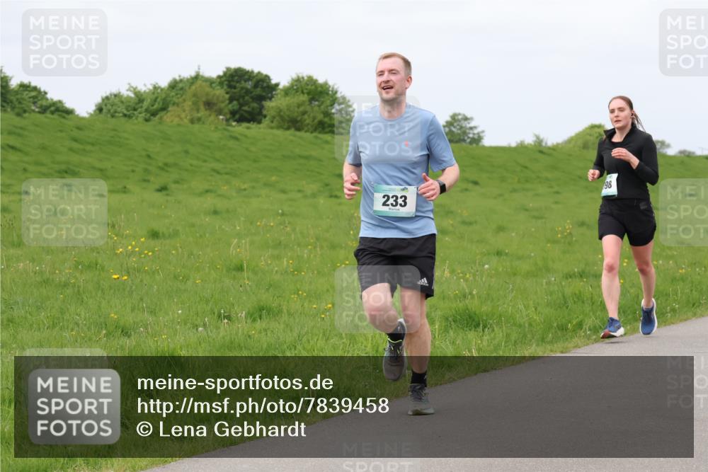 04.05.2025 - 8. Wedeler Halbmarathon Lena Gebhardt http://msf.ph/oto/7839458 04.05.2025 11:43:46 Laufen 233, 98 meine-sportfotos.de