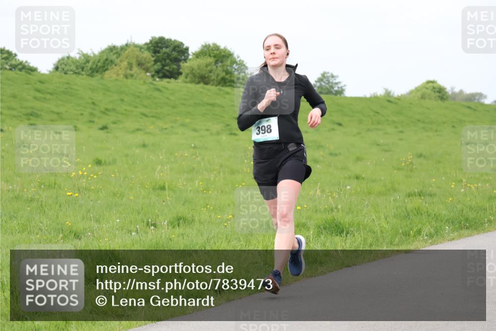 04.05.2025 - 8. Wedeler Halbmarathon Lena Gebhardt http://msf.ph/oto/7839473 04.05.2025 11:43:48 Laufen 398 meine-sportfotos.de