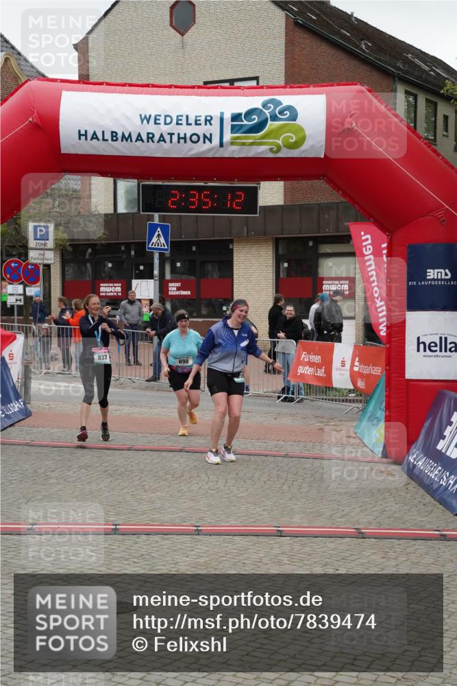 04.05.2025 - 8. Wedeler Halbmarathon Felixshl http://msf.ph/oto/7839474 04.05.2025 12:35:10 Ziel 698, 856 meine-sportfotos.de