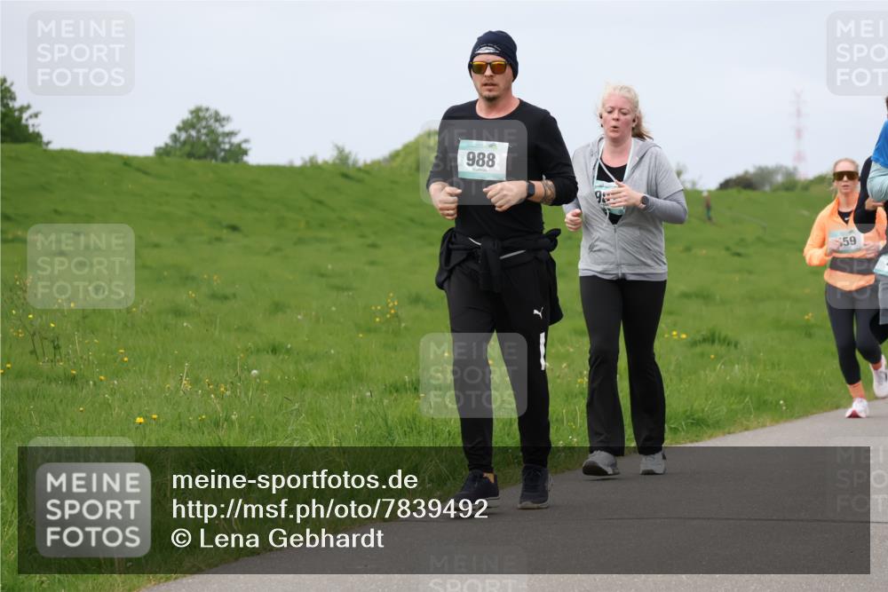 04.05.2025 - 8. Wedeler Halbmarathon Lena Gebhardt http://msf.ph/oto/7839492 04.05.2025 11:43:53 Laufen 988, 59 meine-sportfotos.de