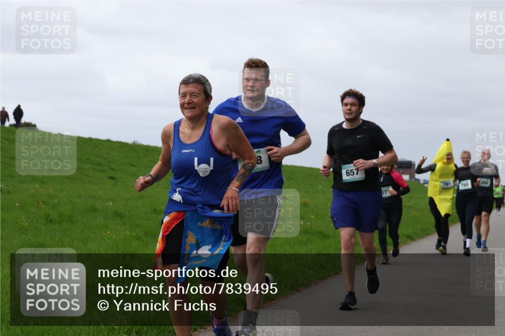 04.05.2025 - 8. Wedeler Halbmarathon Yannick Fuchs http://msf.ph/oto/7839495 04.05.2025 12:04:37 Laufen 657, 781, 57, 780, 282 meine-sportfotos.de