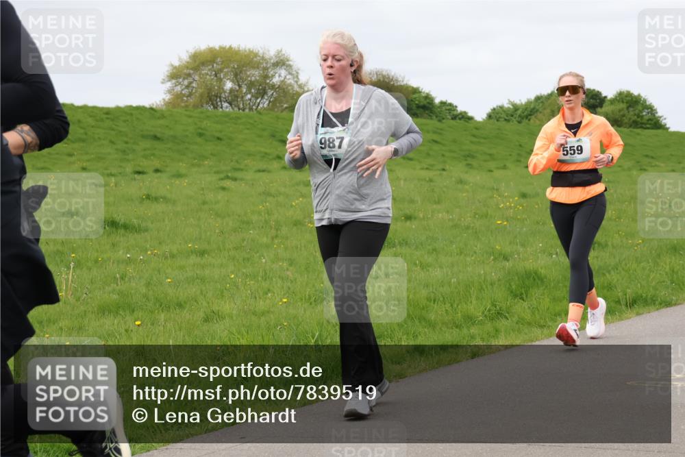 04.05.2025 - 8. Wedeler Halbmarathon Lena Gebhardt http://msf.ph/oto/7839519 04.05.2025 11:44:00 Laufen 987, 559 meine-sportfotos.de