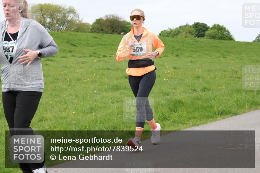 04.05.2025 - 8. Wedeler Halbmarathon Lena Gebhardt http://msf.ph/oto/7839524 04.05.2025 11:44:01 Laufen 987, 559 meine-sportfotos.de