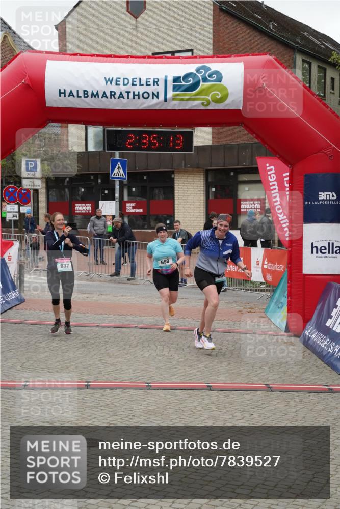 04.05.2025 - 8. Wedeler Halbmarathon Felixshl http://msf.ph/oto/7839527 04.05.2025 12:35:11 Ziel 698, 856 meine-sportfotos.de